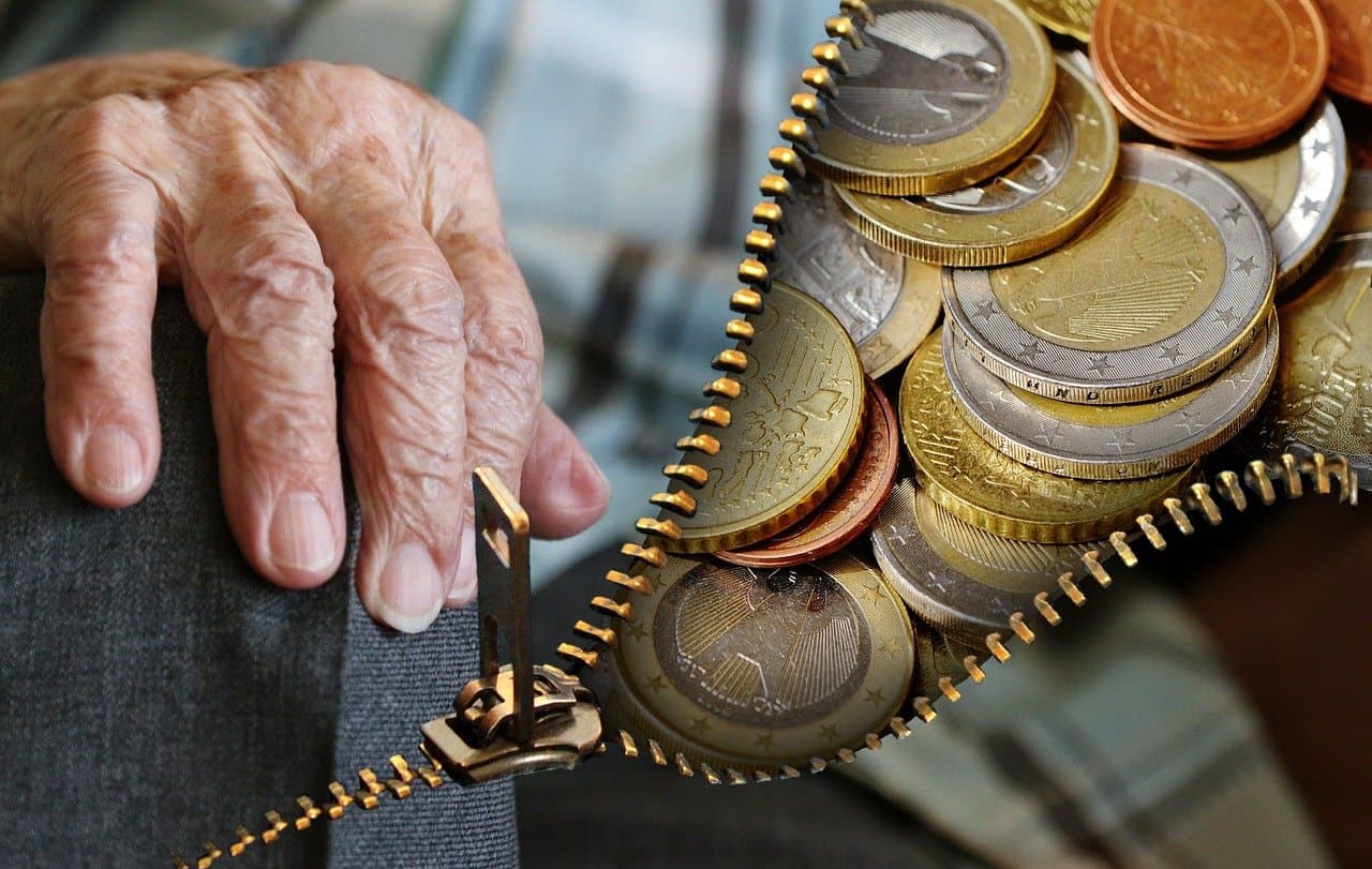 Como chegar na melhor idade sem dívidas?